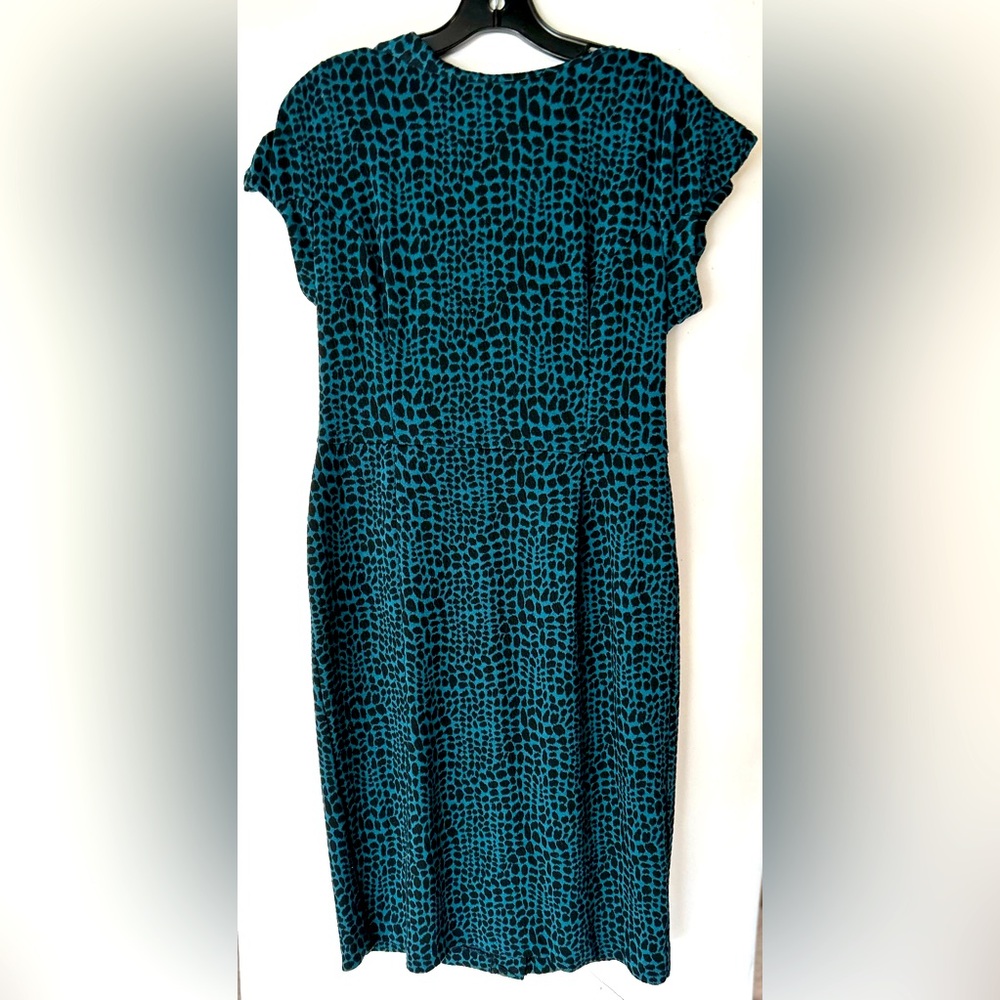 Calvin Klein green and black dress size 8 & 40” long.